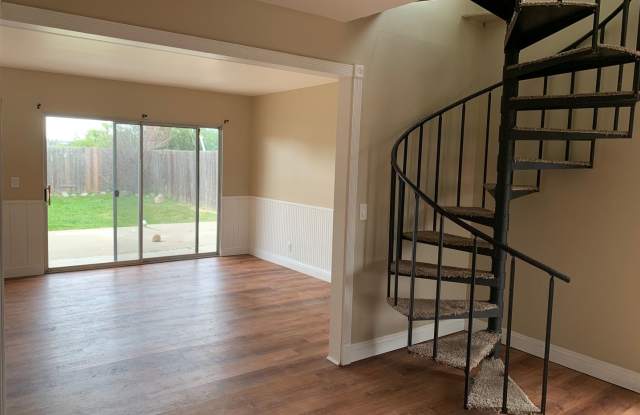 2-Bedroom Home with Balcony in Orcutt – Pet Friendly! photos photos