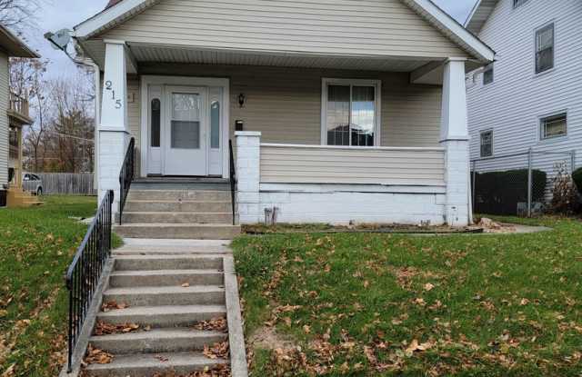 Section 8 Voucher Accepted / 5 BR House photos photos
