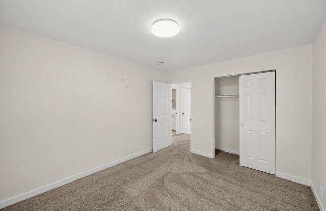 Charming 3BR House in Denver Gallery 4
