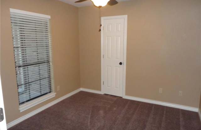 1008 Cedar Falls ST Gallery 4