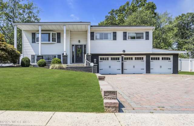 10 Linda Circle - 10 Linda Circle, Strathmore, NJ 07747