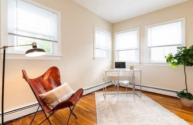 284 Melrose Street unit: A Gallery 3