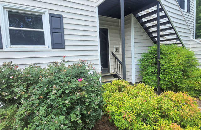 Great 1 level condo on lower level in Clemmons area photos photos
