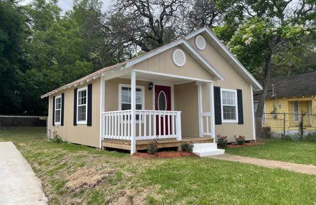 2104 W Robbins St photos photos