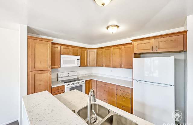 Beautiful 2B/2BA Condo in Pacific Beach w/ Parking  Swimming Pool! - 2358 Grand Avenue, San Diego, CA 92109