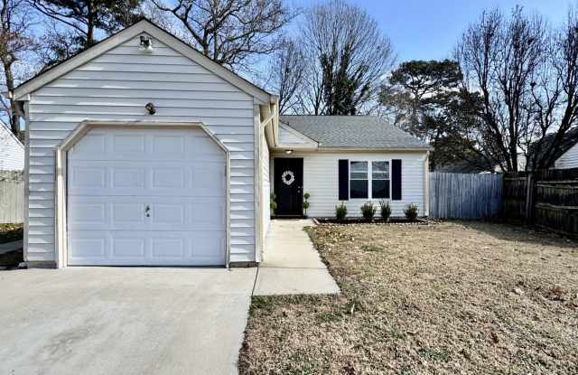 Updated  Ready NOW! Adorable 3-Bedroom Ranch 4 Miles to Dam Neck Base  Oceana - HUGE Fenced Backyard - Dog Friendly! photos photos