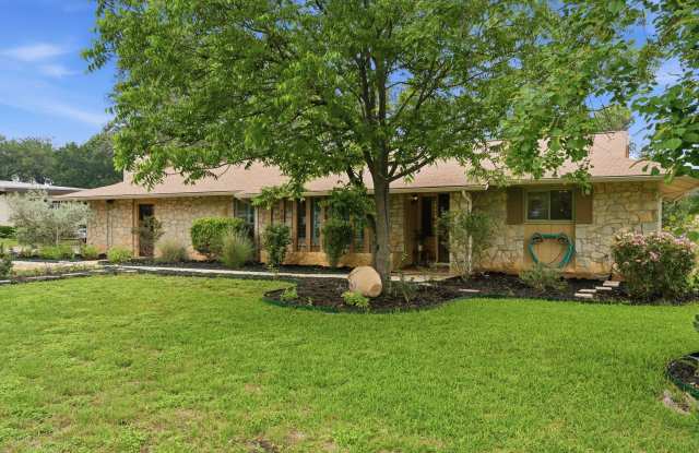 Beautiful Home on Nearly an Acre in Helotes with Pool, Office & No HOA Gallery 4