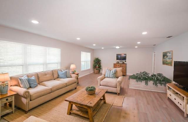 104 Peg-Wen Boulevard photos photos