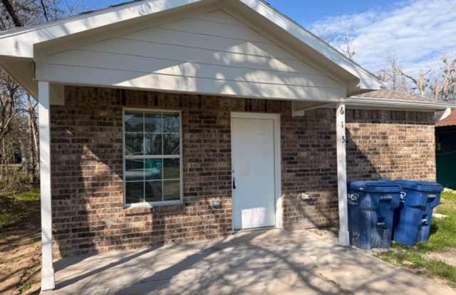 BEAUTIFUL REMODLED 3 BEDROOM 2 BATH HOME photos photos