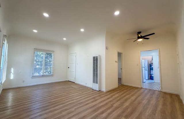 810 E Chevy Chase Dr photos photos