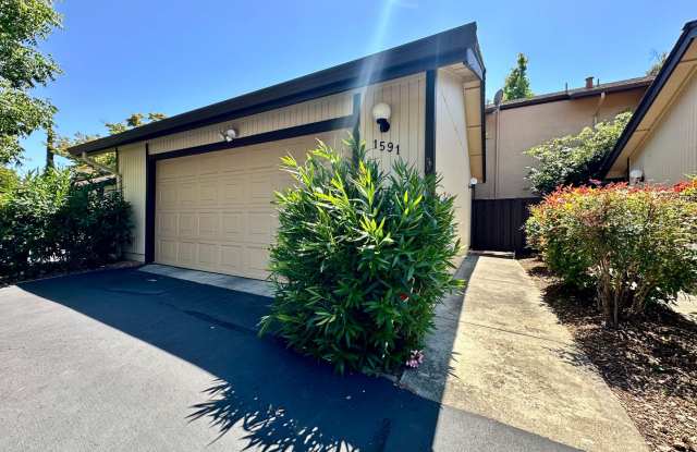 Spacious 3 Bed 2.5 Bath Walnut Creek Townhome - Commuter's Dream! photos photos