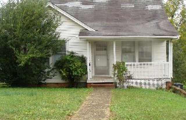 One Level House with Back Deck - 605 Newberne Street, Lynchburg, VA 24501