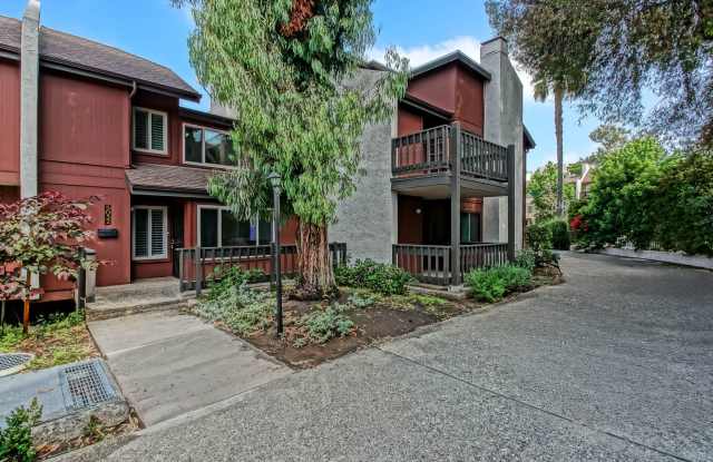 SPACIOUS, 2-STORY, 3BR2.5BA LAKESIDE CONDO W/ DEN/OFFICE, SPACIOUS PATIO, 2-CAR PARKING IN PRESTIGIOUS, GATED COMMUNITY ! photos photos