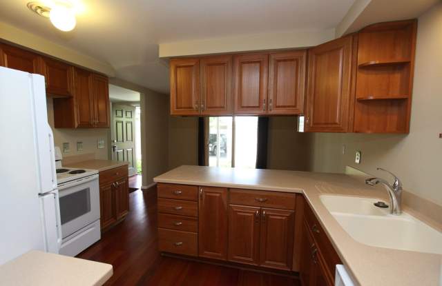 Ground floor condo at Evergreen Villa in Kirkland Gallery 4