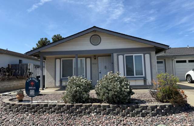 Charming 2-Bed, 2-Bath Duplex with Gardener's Backyard! photos photos