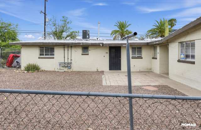 Charming 2BR Duplex in Tucson Gallery 1