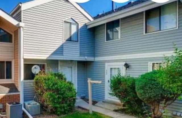 Charming 2BR Condo in Aurora photos photos