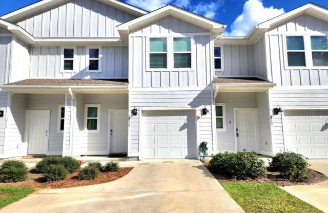 Discover this Stunning 3/2.5 Townhome w/ Pool and Dog Park! photos photos