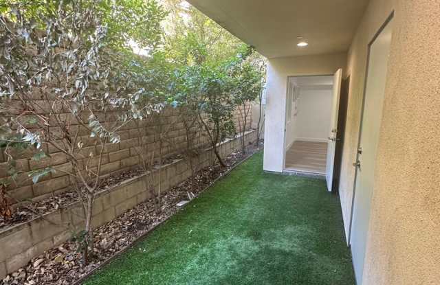 Chic  Private Ground-Level Studio | Private Entrance + Patio photos photos