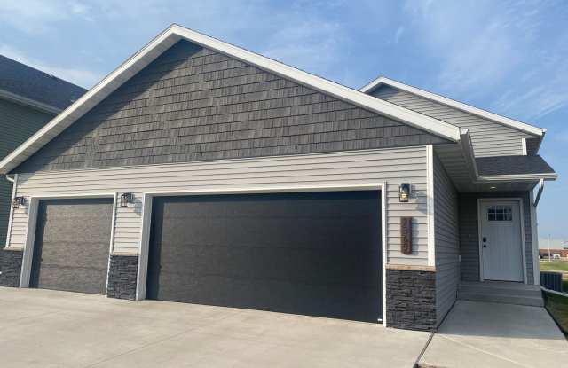 3 bdrm/2 bath SOUTH FARGO HOME - For Rent! photos photos