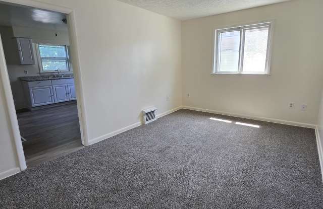72 W Summit St photos photos