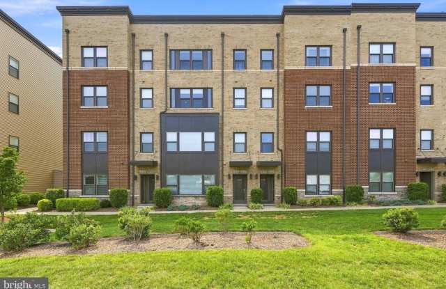 44824 TIVERTON SQ Gallery 1