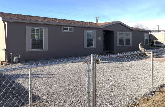 3+2 Split Floor plan home in New Kingman - 2480 East Leroy Avenue, New Kingman-Butler, AZ 86409