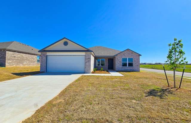 New Construction Home in Grove School District- 3 Bedroom 2 Bath - 1401 Claire Court, Shawnee, OK 74804