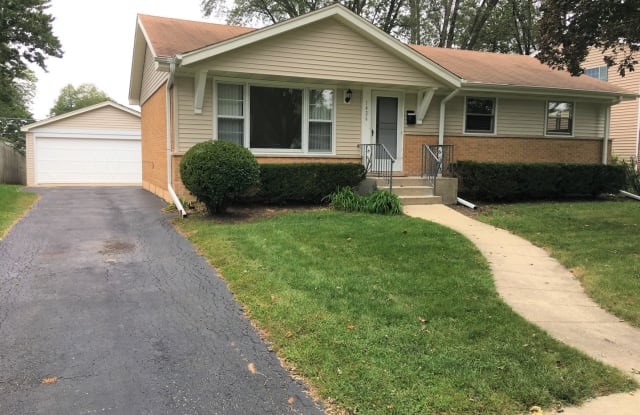 1426 North Hickory Avenue - 1426 North Hickory Avenue, Arlington Heights, IL 60004