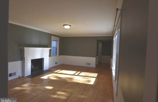 5631 MASSACHUSETTS AVENUE Gallery 2