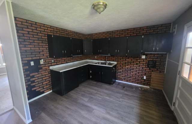 LIMITED TIME**NO APPLICATION FEE**1/2 OFF DEPOSIT** photos photos