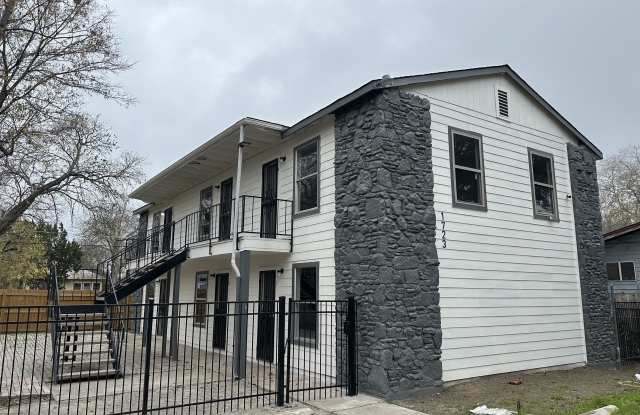 1723 West Mayfield Blvd - 5 photos photos