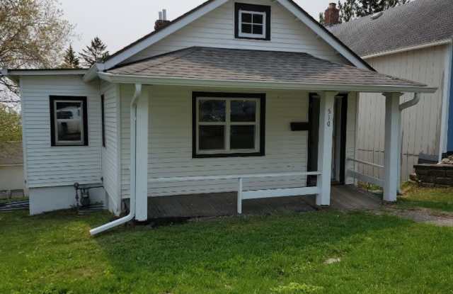 AVAILABLE JUNE 1st 2026 - Fantastic Newly Renovated 5 Bed 2 Bath Home w/ Garage photos photos