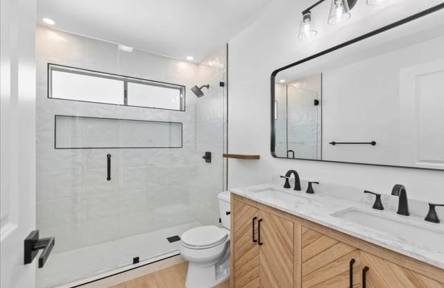 Modern 4 Bed / 2 Bath Near SDSU with Private Balcony and In-Unit Laundry Gallery 4