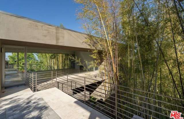3944 Cody Rd Gallery 1