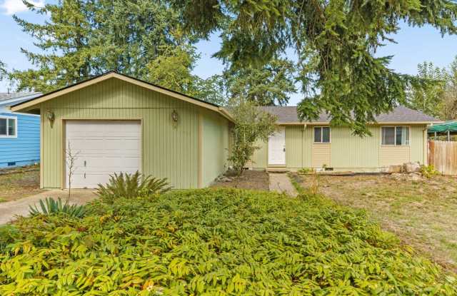 Family Friendly Home on W. Harrison - 1910 West Harrison Avenue, Cottage Grove, OR 97424