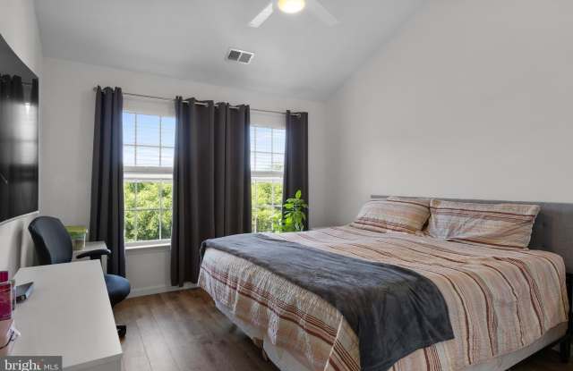 351 HARBOUR BOULEVARD photos photos