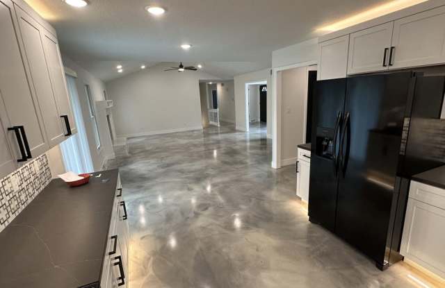 5 Bed 4 Bath Home fenced yard photos photos