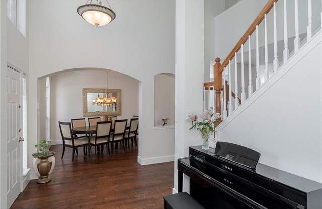 5831 Bentley Lane Gallery 4