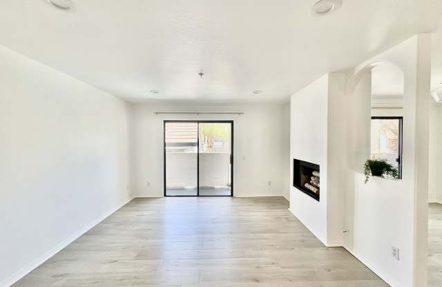 17735 Kinzie Street Gallery 3