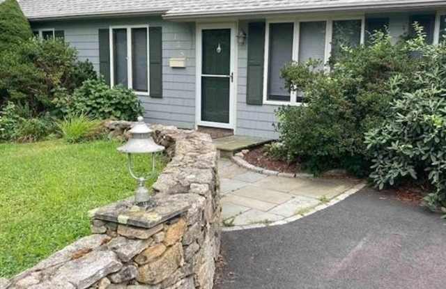 138 Central Street - 138 Central Street, Narragansett Pier, RI 02882