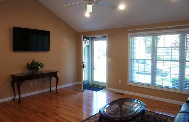 8 Lexington Court Gallery 4