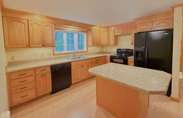 Beautiful 3-Bedroom Single-Family Home for Rent in Dalton, MA Gallery 1