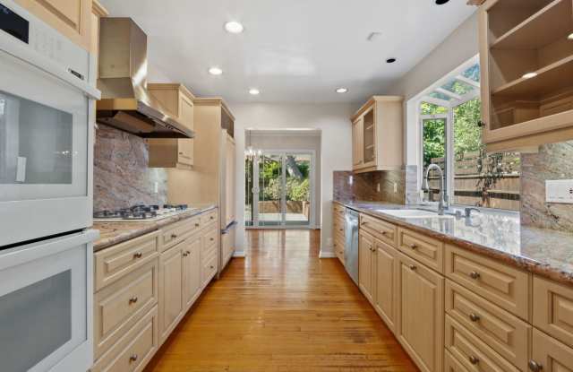 Stunning Mid-Century 4 bedroom in Mar Vista Gallery 4