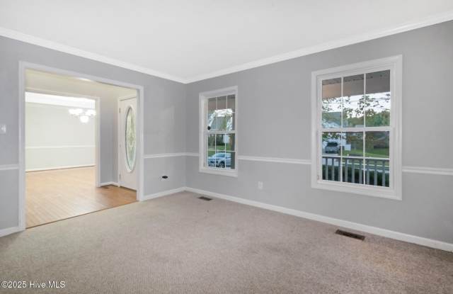102 Huntington Court Gallery 3