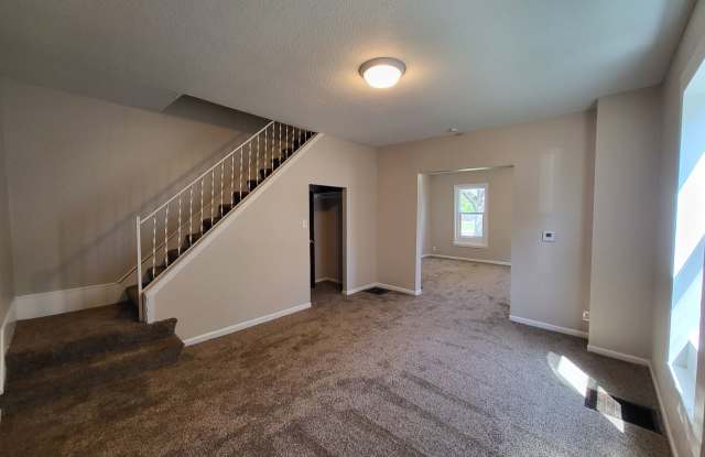 3 Bedroom, 1 Bathroom Duplex with quick access to I-235  downtown! photos photos