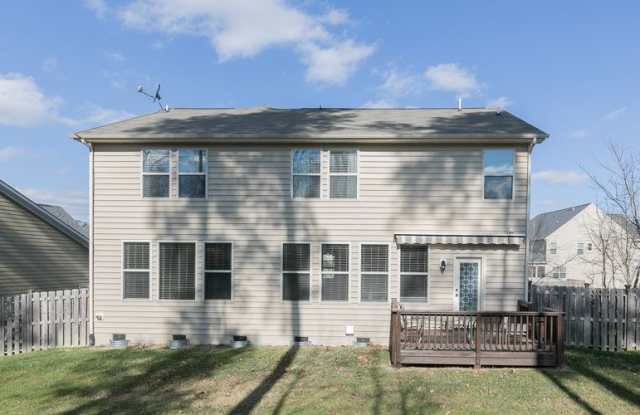 Spacious 4BR, 2.5BA Home + Fenced Back Yard! Gallery 3