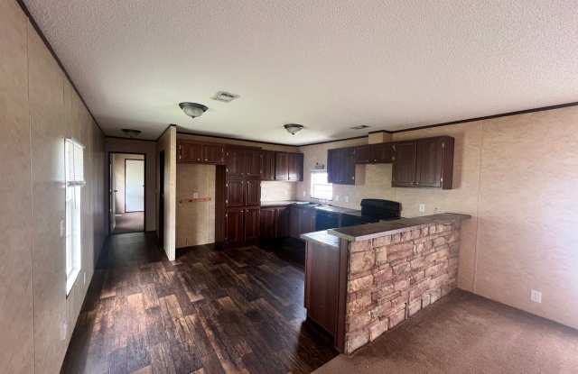3 Bedroom / 2 Bathroom Home – Utilities Not Included photos photos