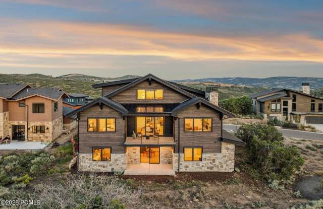 1285 E Lasso Trail Gallery 2