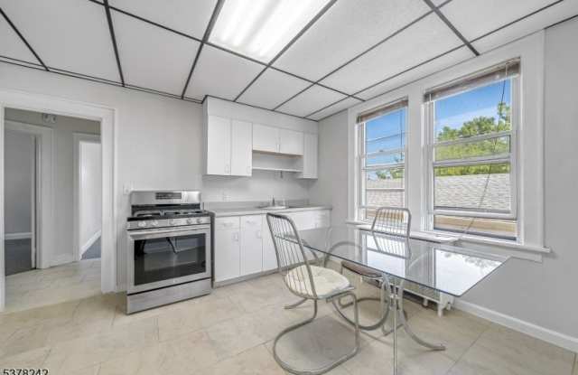 500 Franklin Ave photos photos